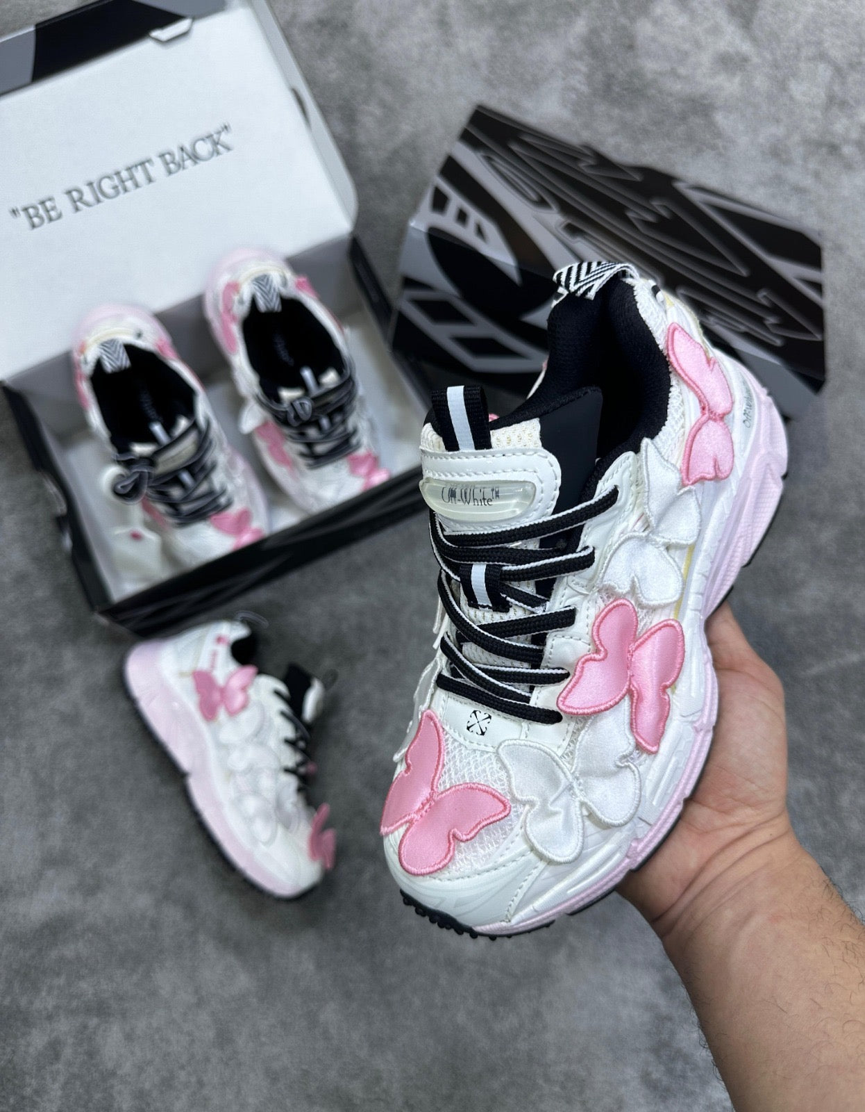 Off White Be Right Mariposas