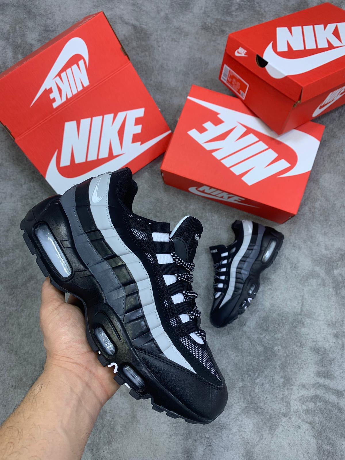 Air Max 95 Negras y Grises