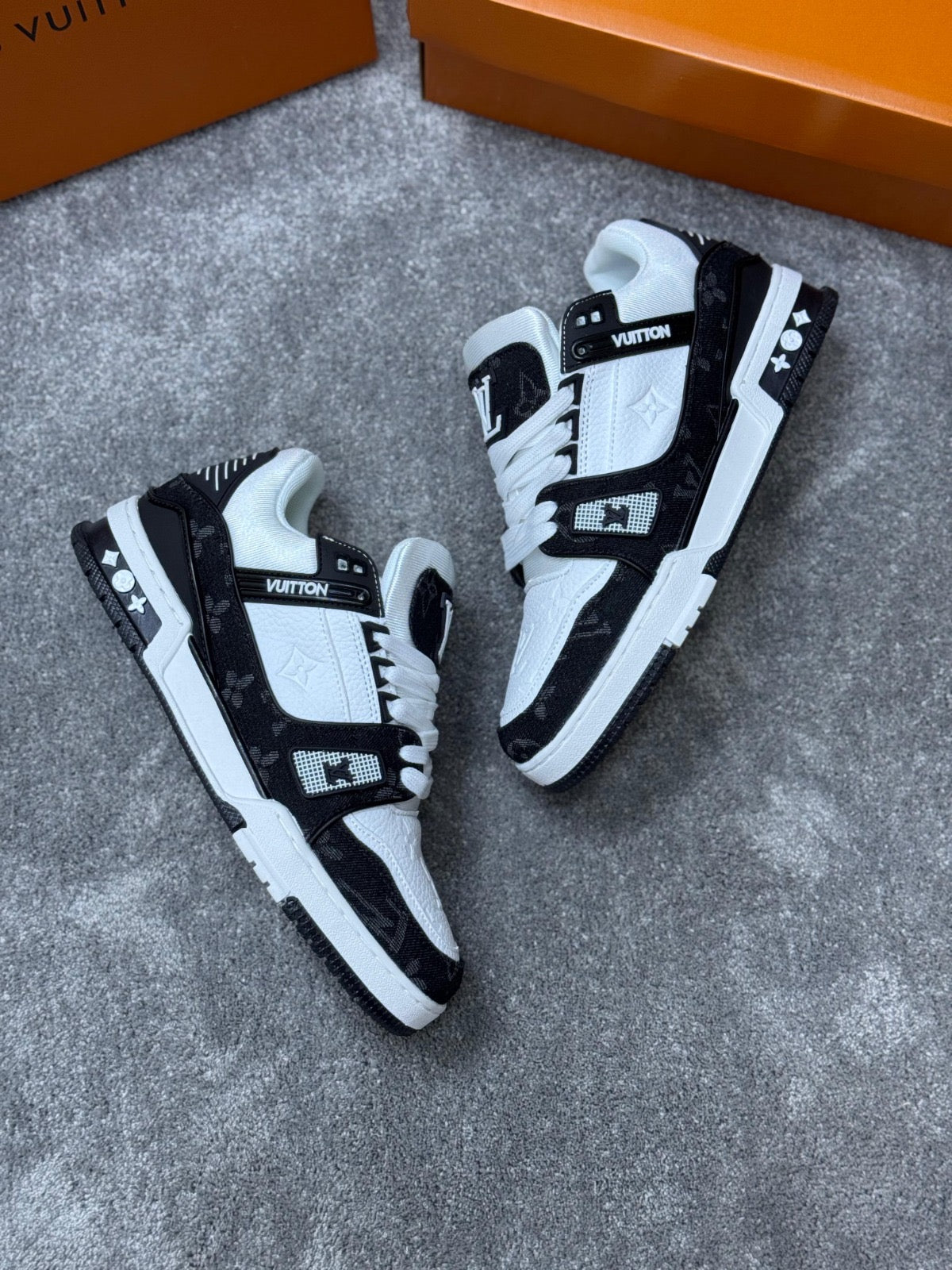 Louis Vuitton Trainer Negras