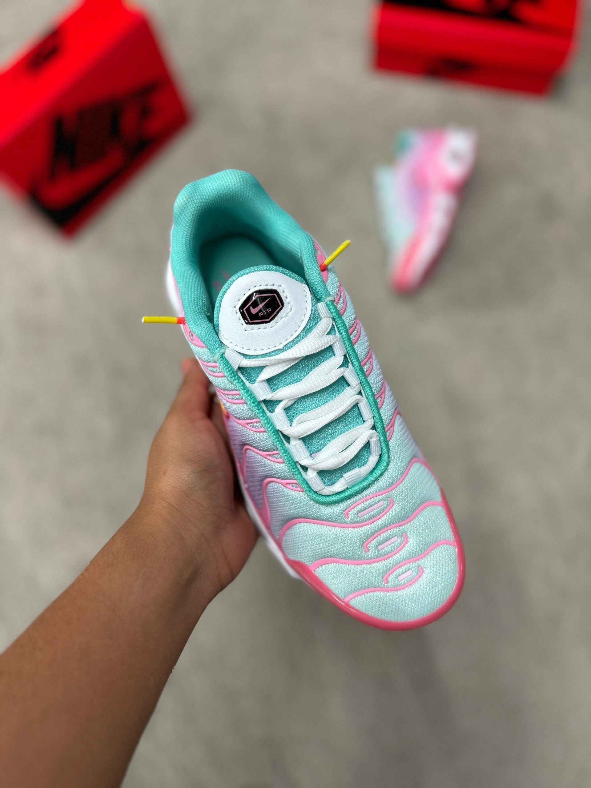 Nike TN Verde y Rosa