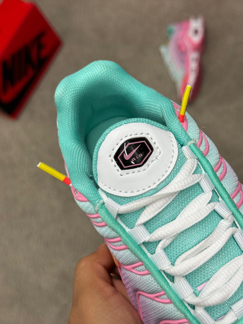 Nike TN Verde y Rosa