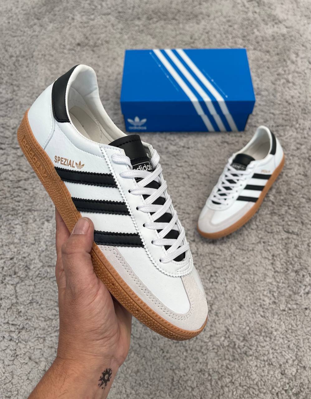 Adidas Spezial Blancas y Negras