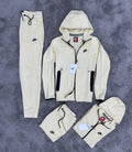 Chandal Nike Tech Crema