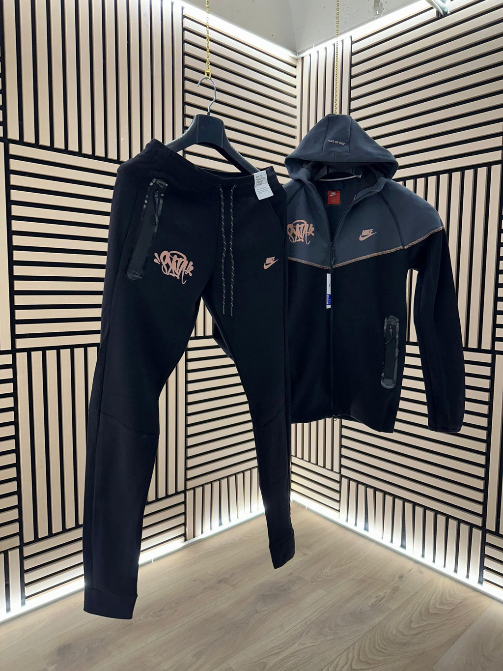 Chandal Nike Tech x Syna World
