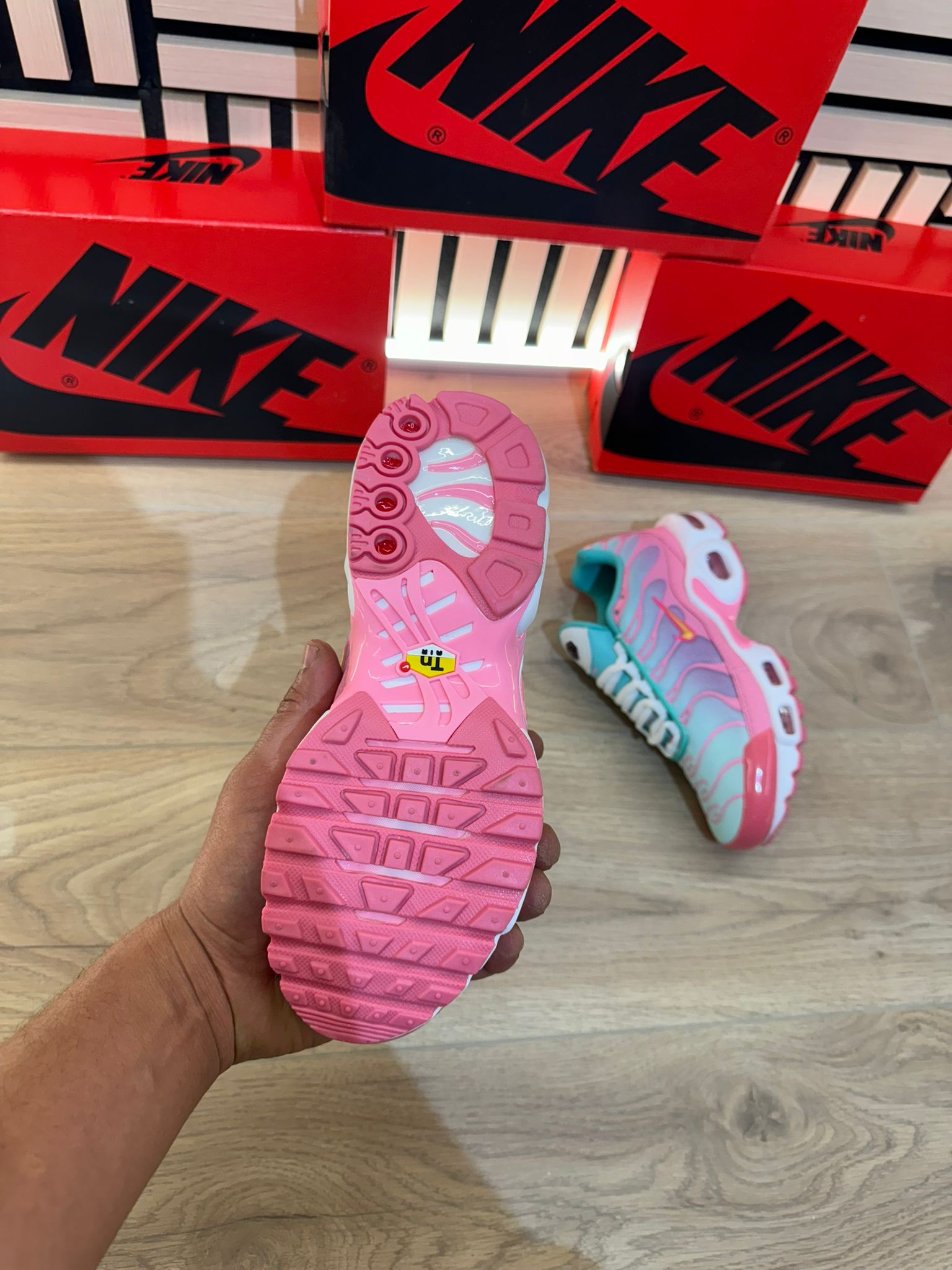 Nike TN Verde y Rosa