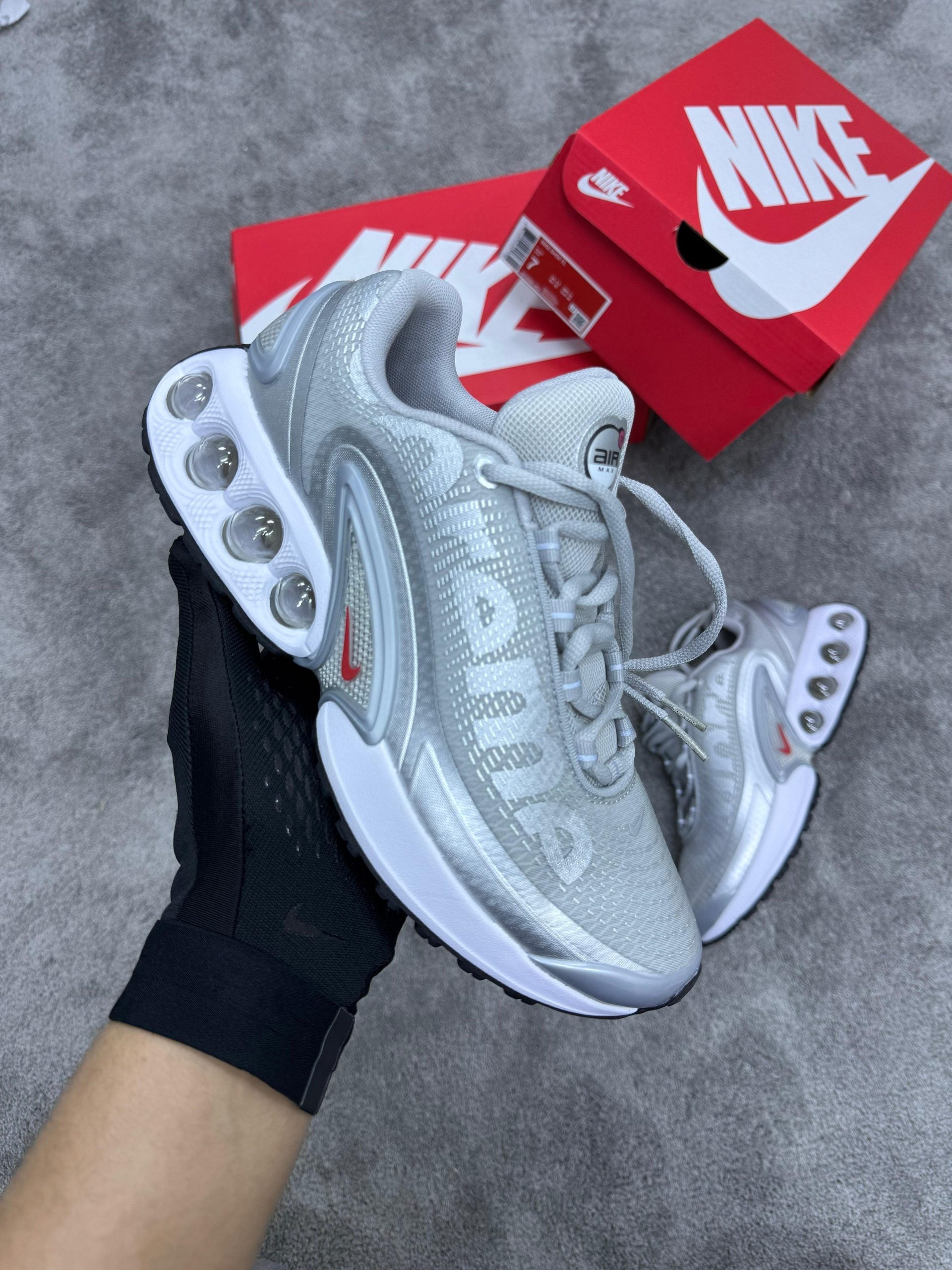 Air Max DN x Supreme Plata