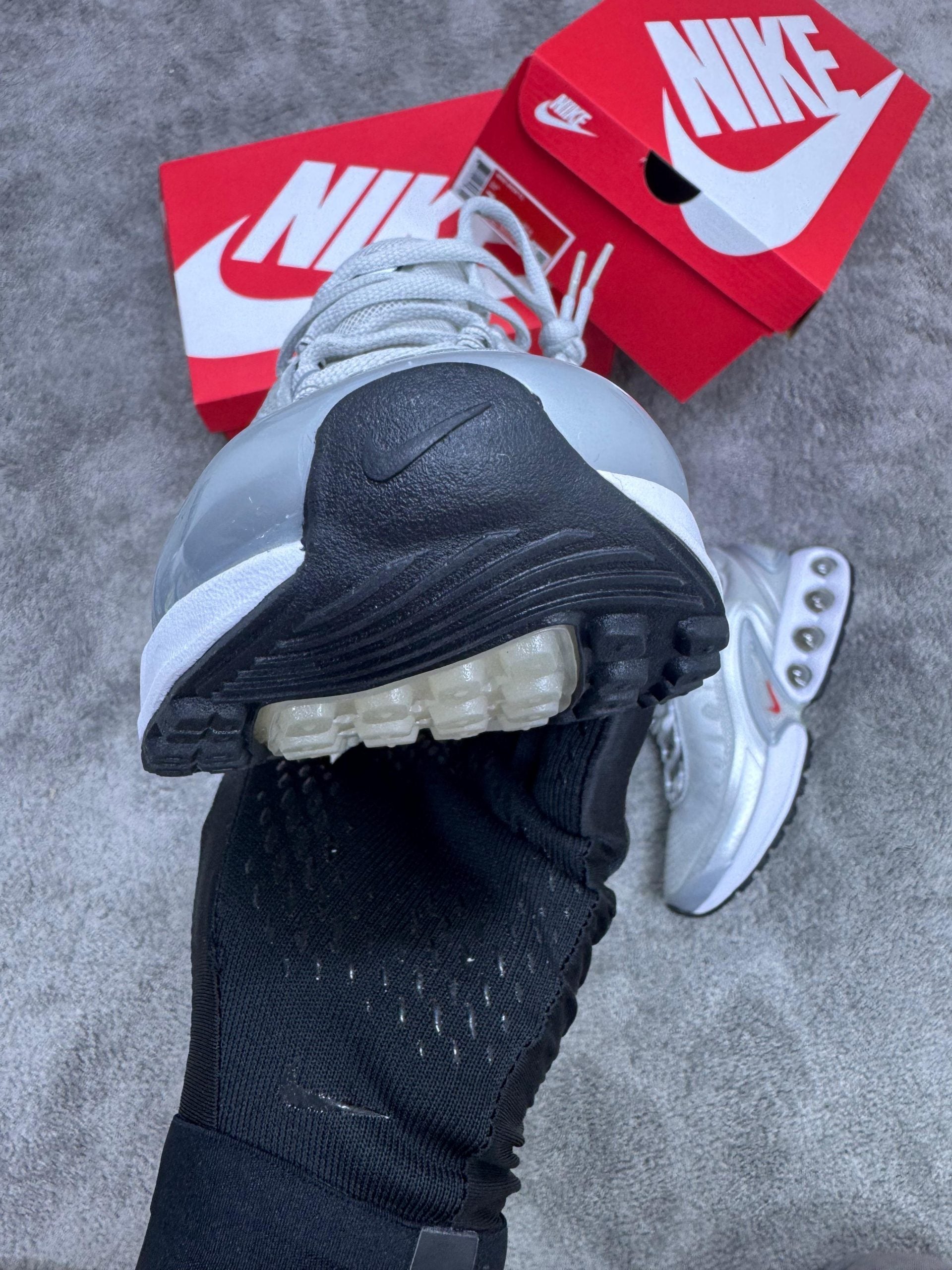 Air Max DN x Supreme Plata