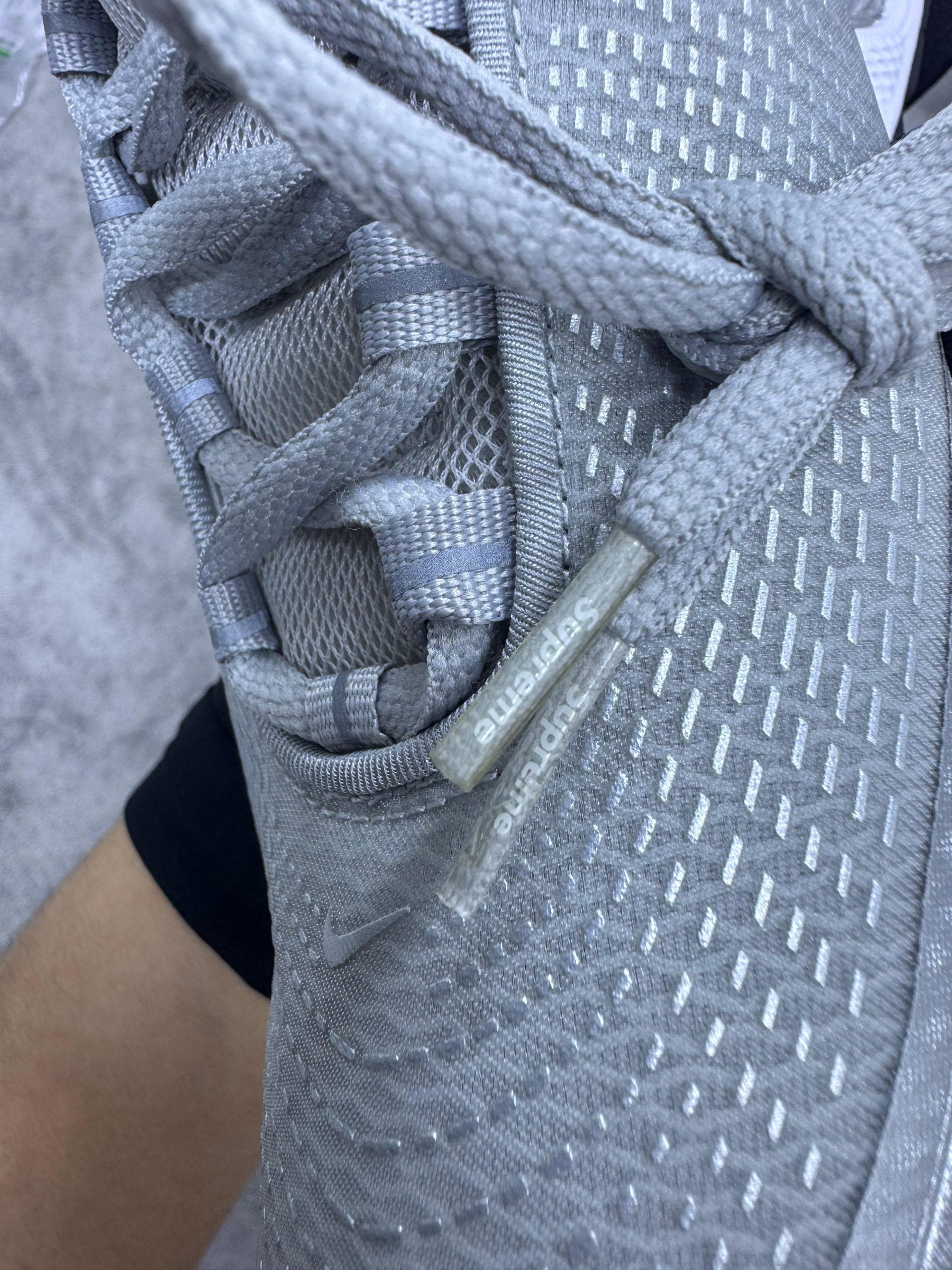 Air Max DN x Supreme Plata