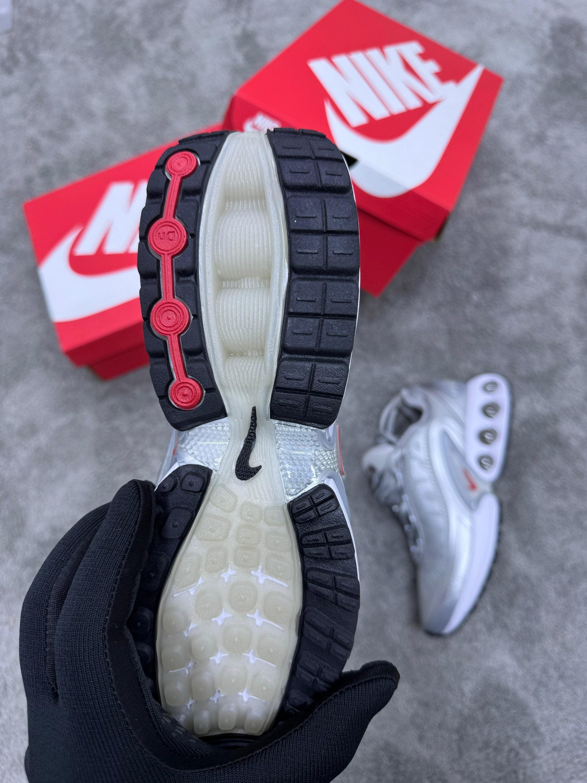Air Max DN x Supreme Plata