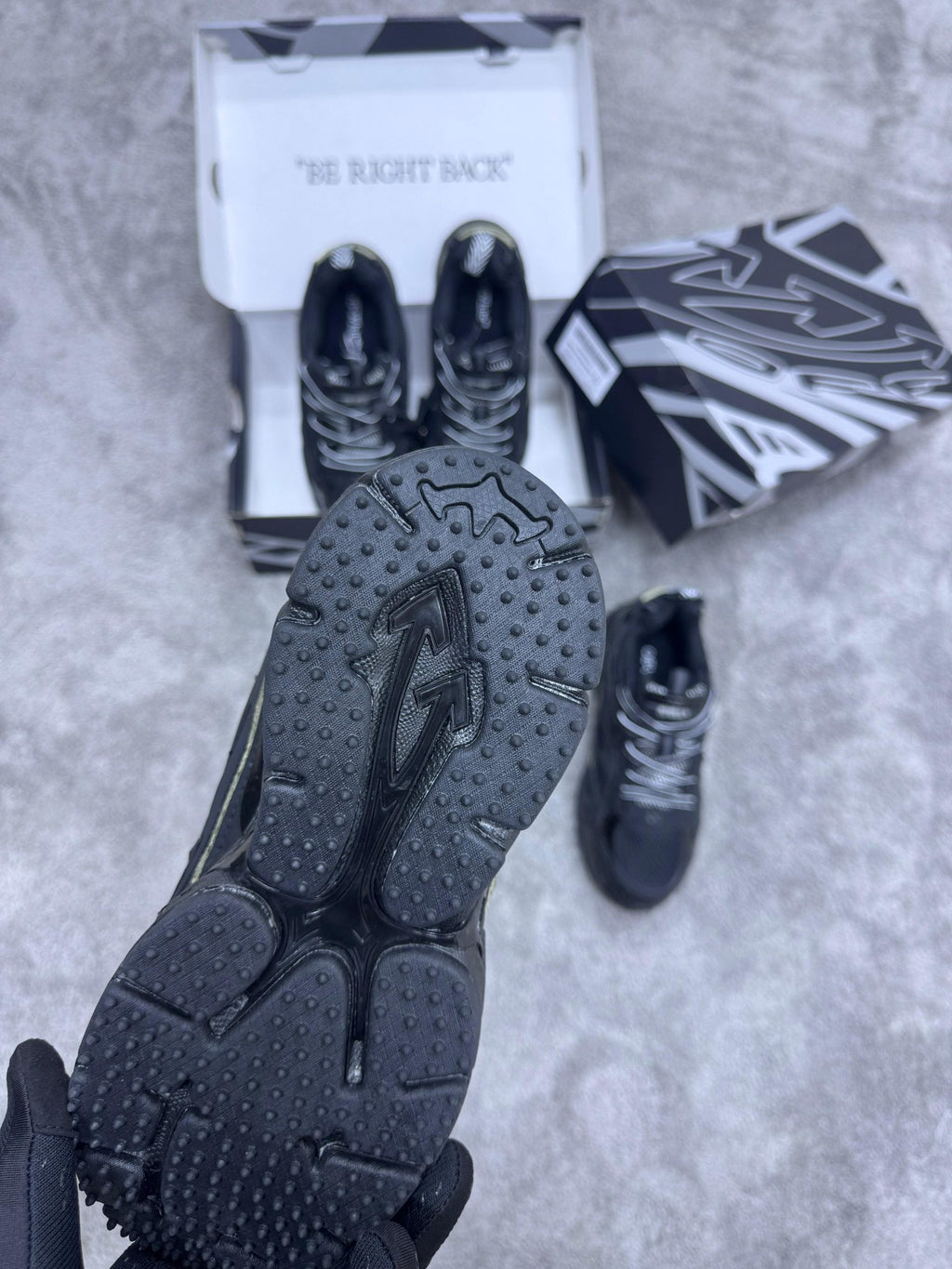 Off-White Be Right Negras