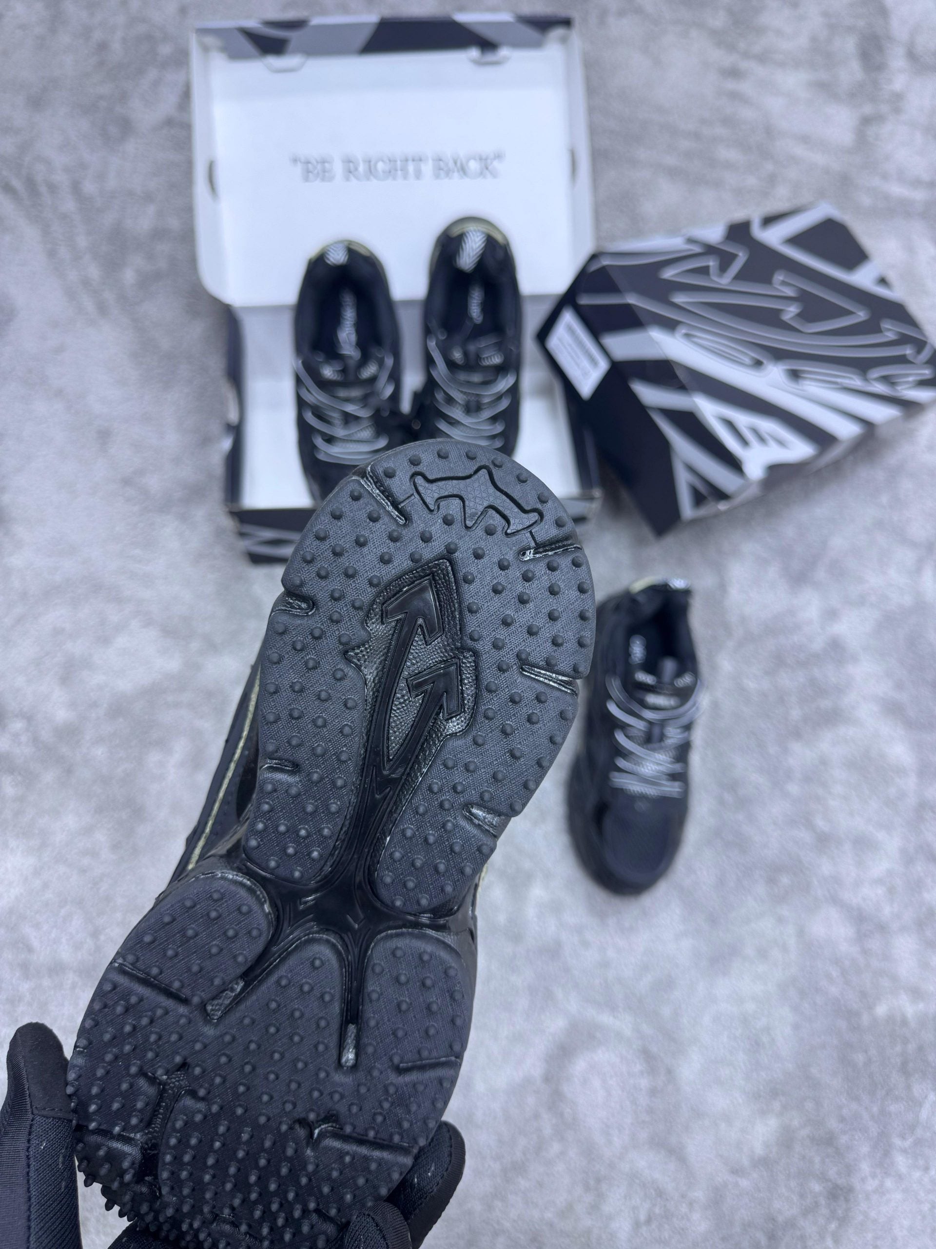 Off-White Be Right Negras