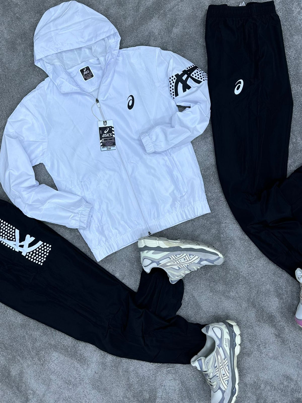 Chandal Asics Blanco y Negro