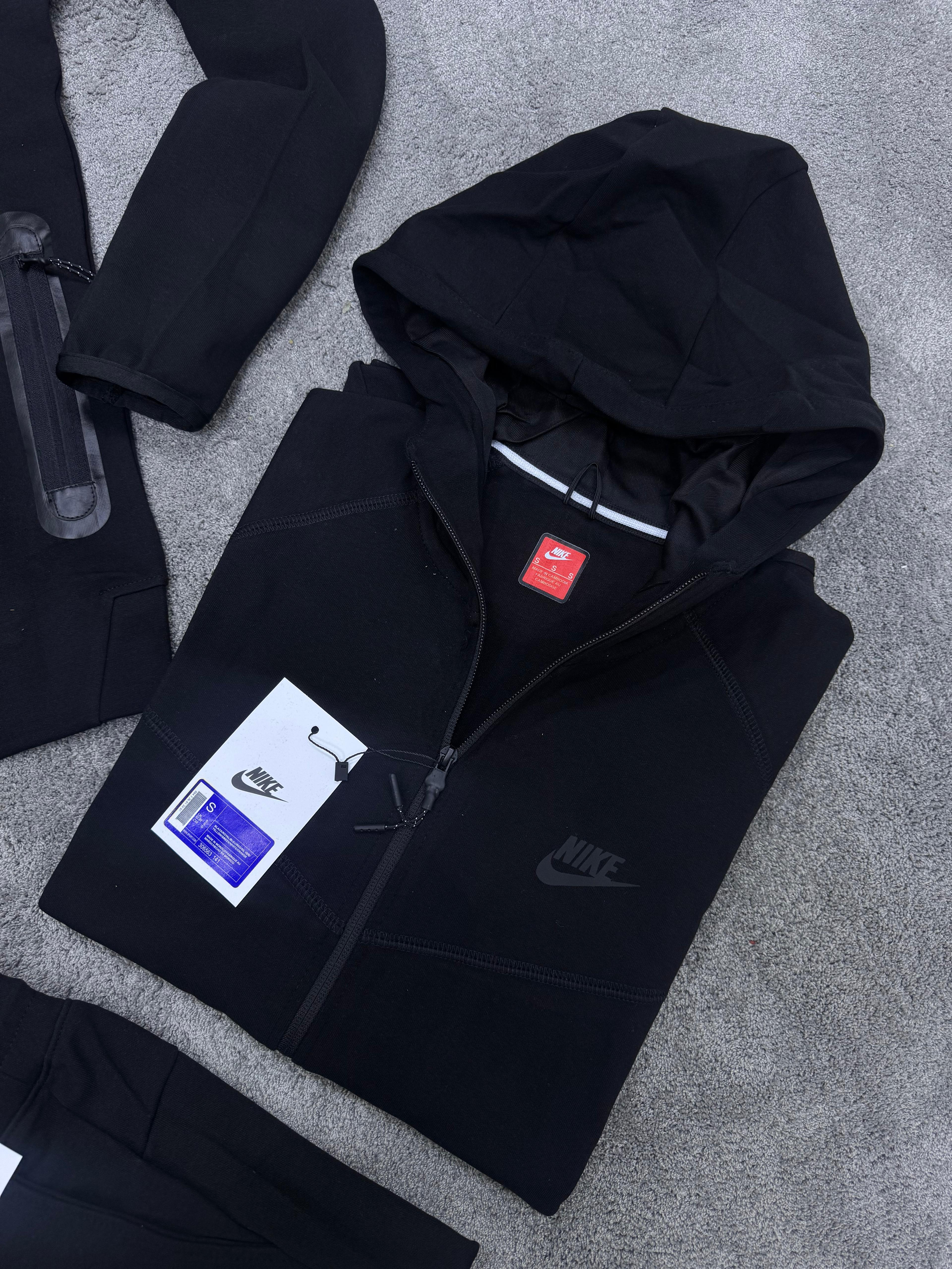 Chandal Nike Tech Negro