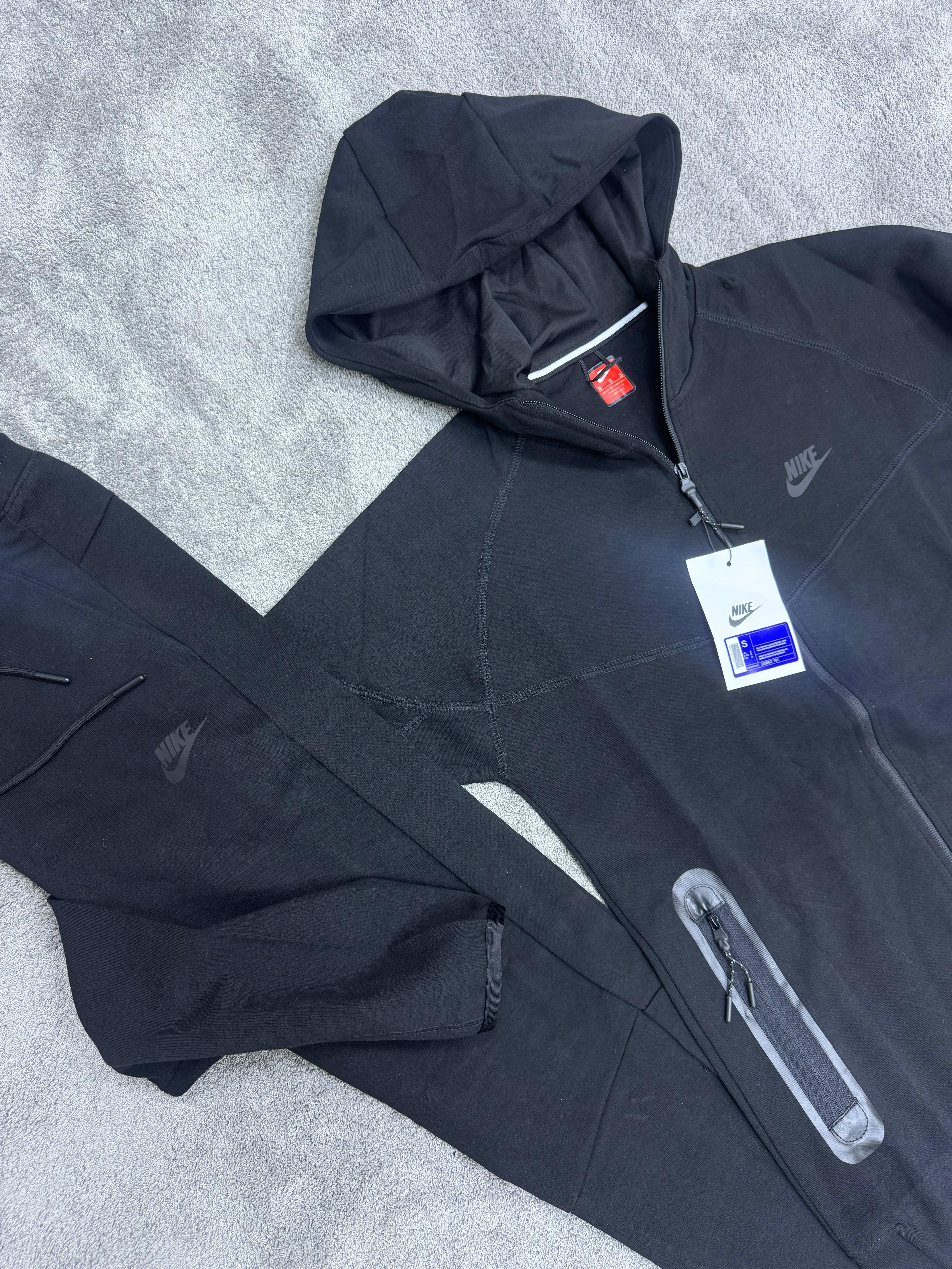 Chandal Nike Tech Negro