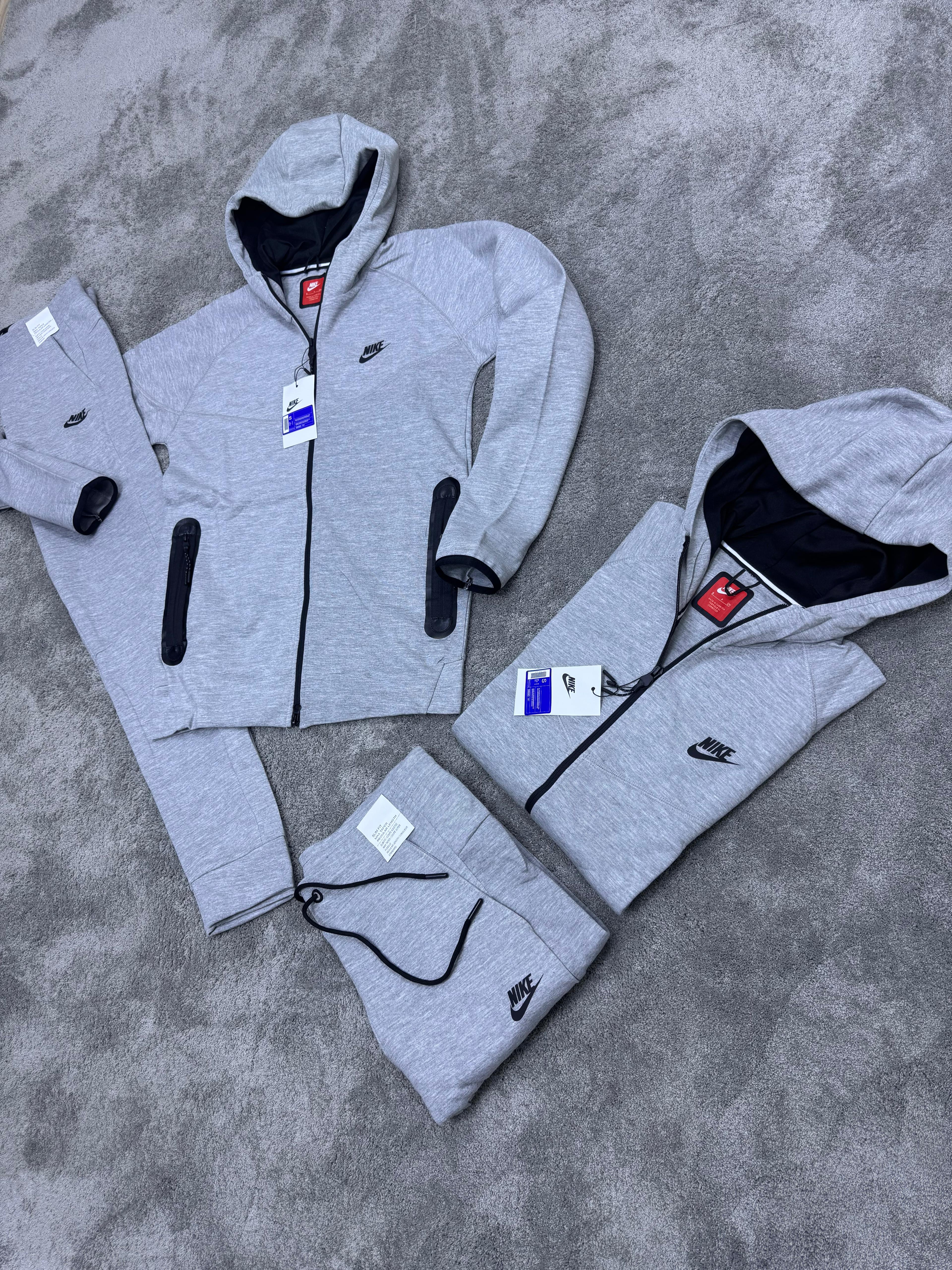 Chandal Nike Tech Gris