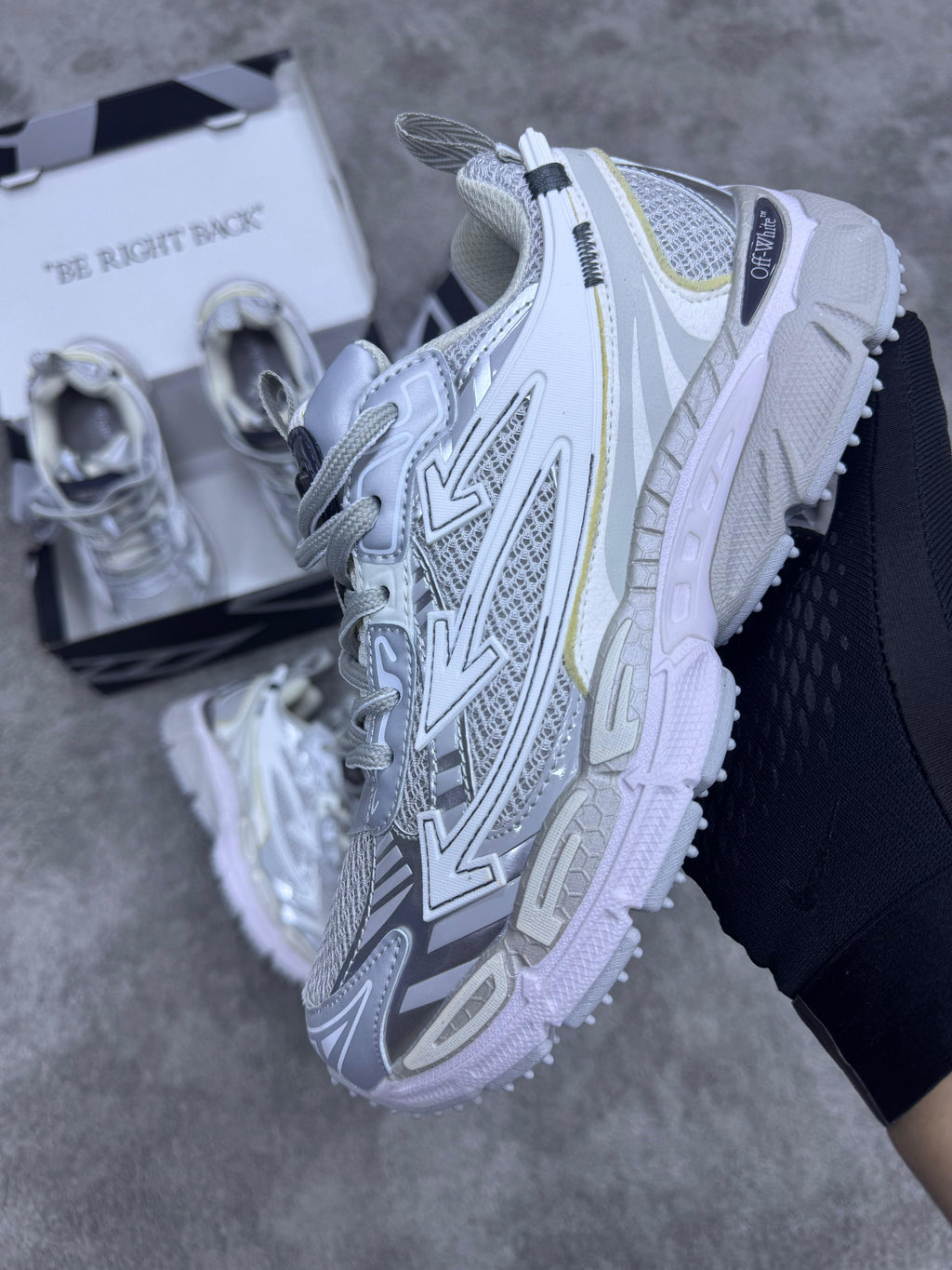 Off-White Be Right Plata