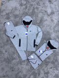 Chandal Nike Tech Gris
