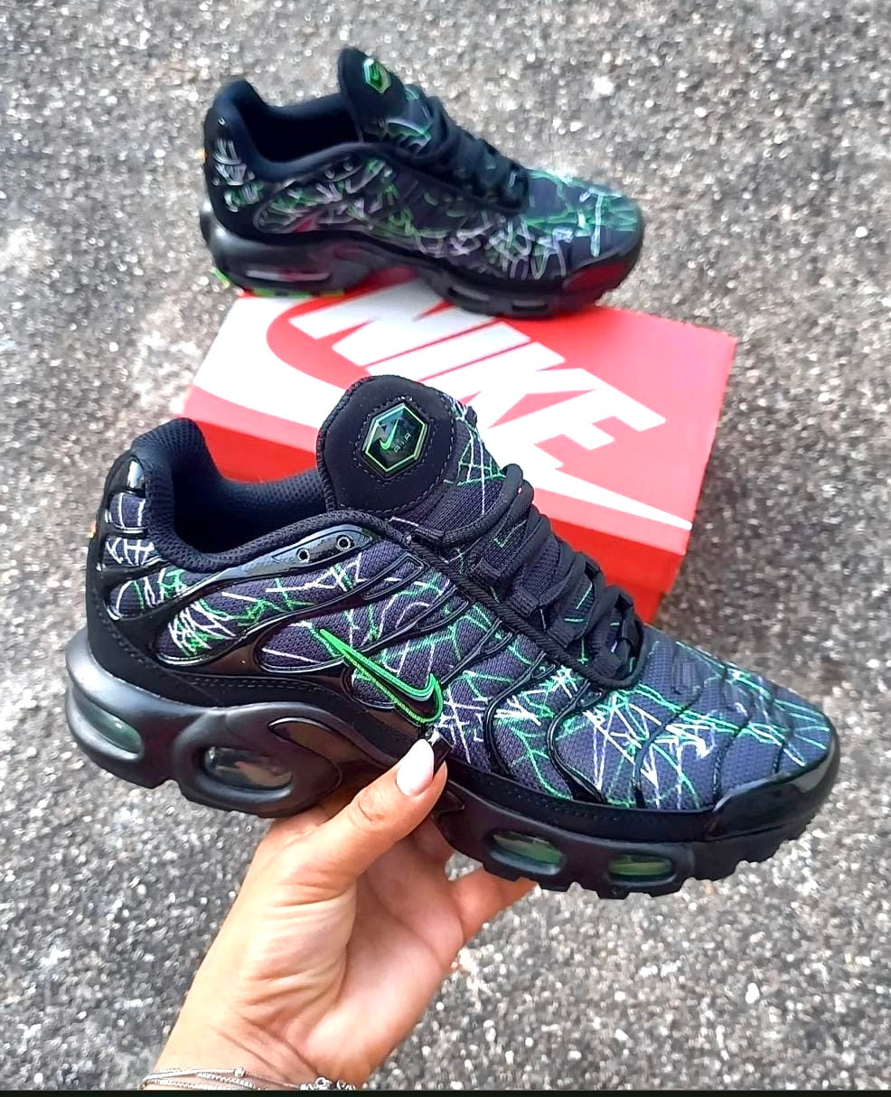 Nike TN Negras y Verdes